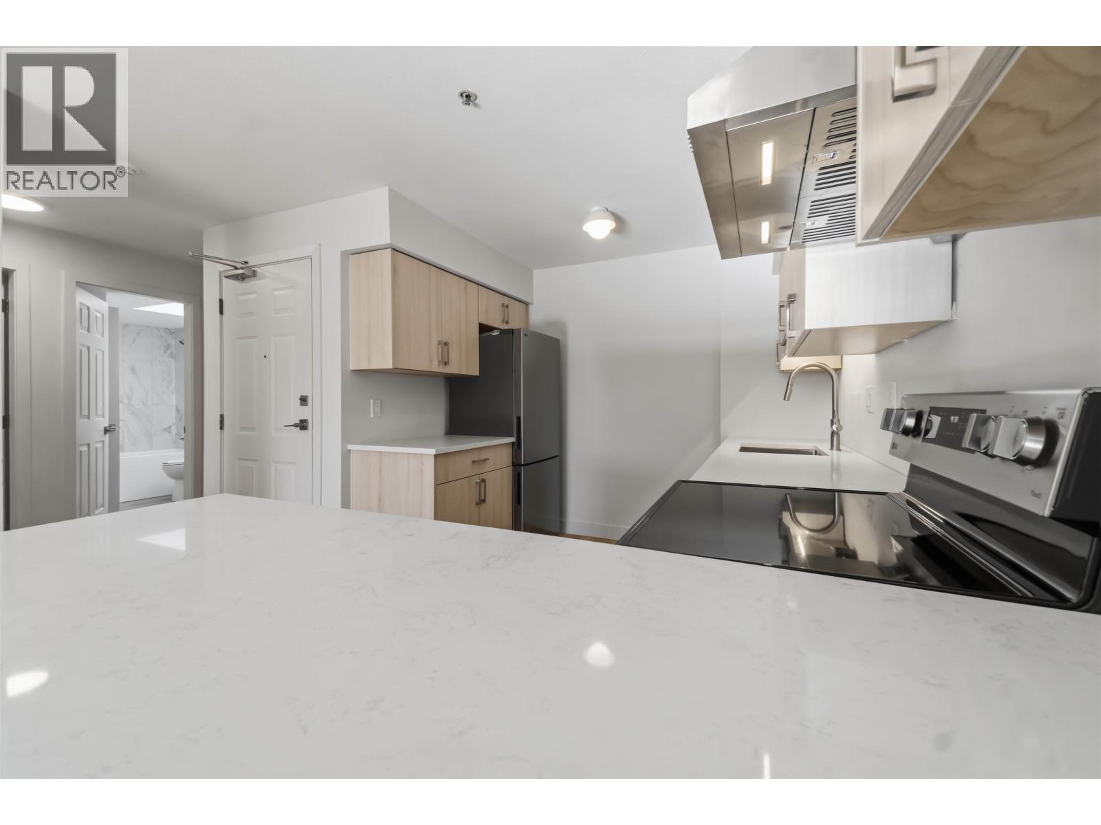 306 2928 Commercial Drive Property Photo 20