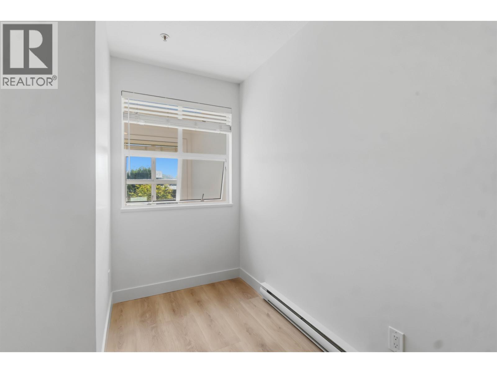 306 2928 Commercial Drive Property Photo 27