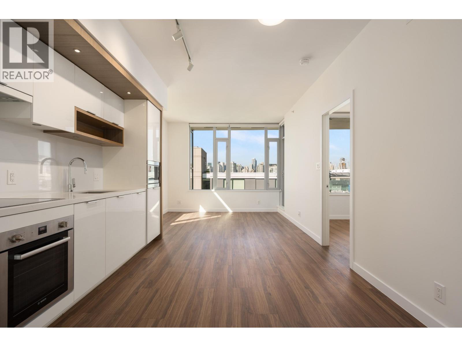 1408 1661 Quebec Street Property Photo 8