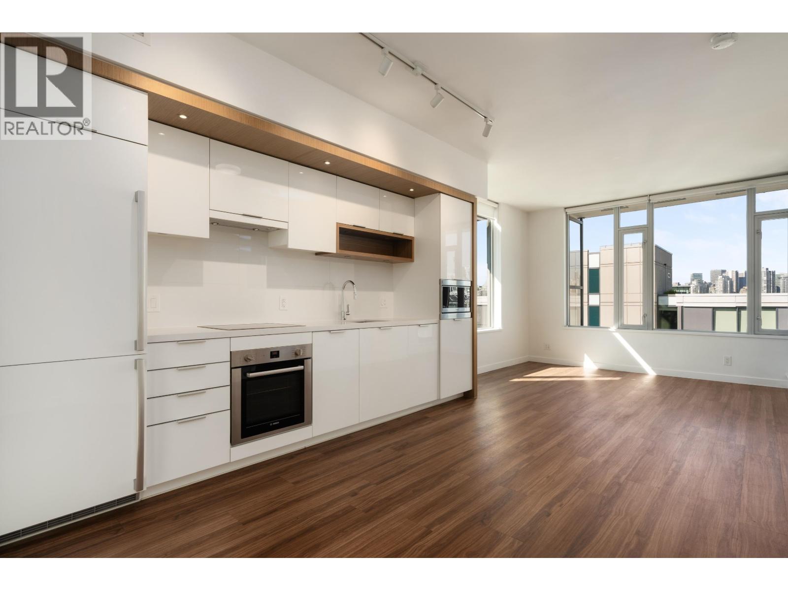 1408 1661 Quebec Street Property Photo 9