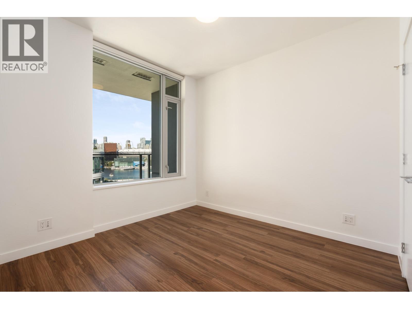 1408 1661 Quebec Street Property Photo 11