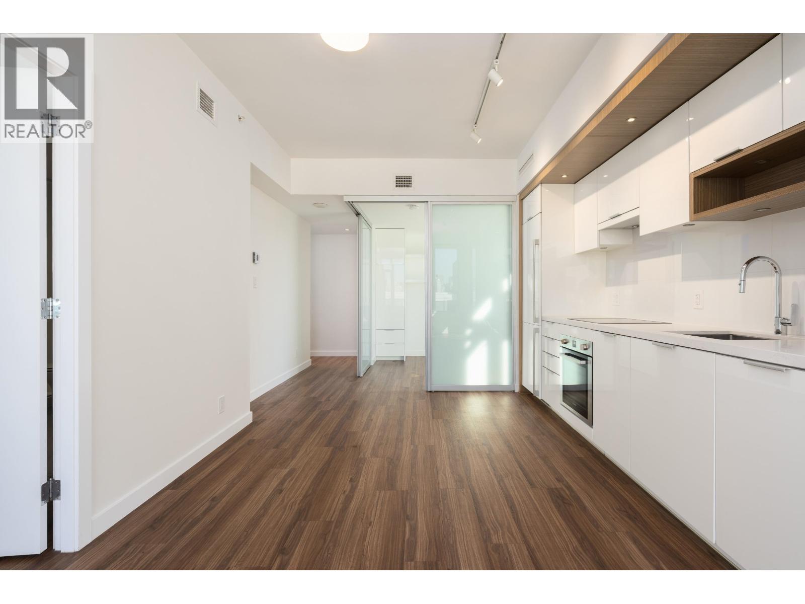1408 1661 Quebec Street Property Photo 21