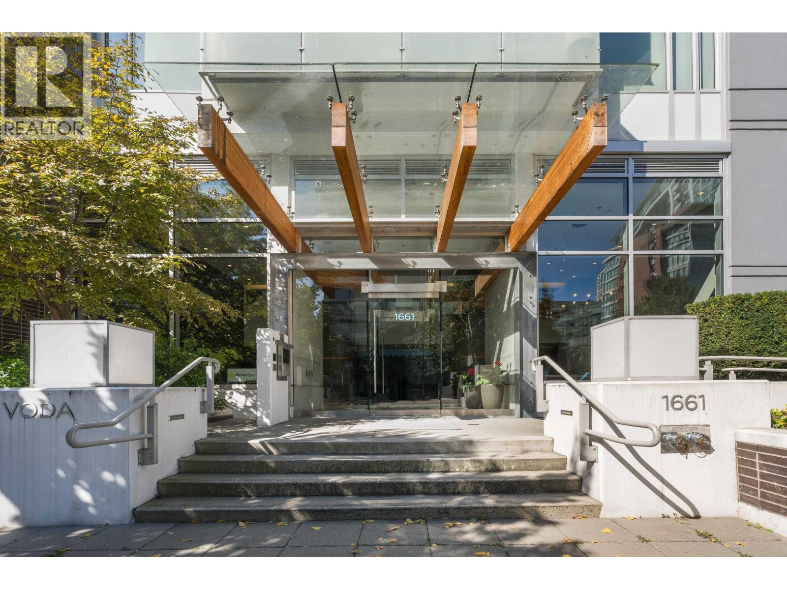 1408 1661 Quebec Street Property Photo 30