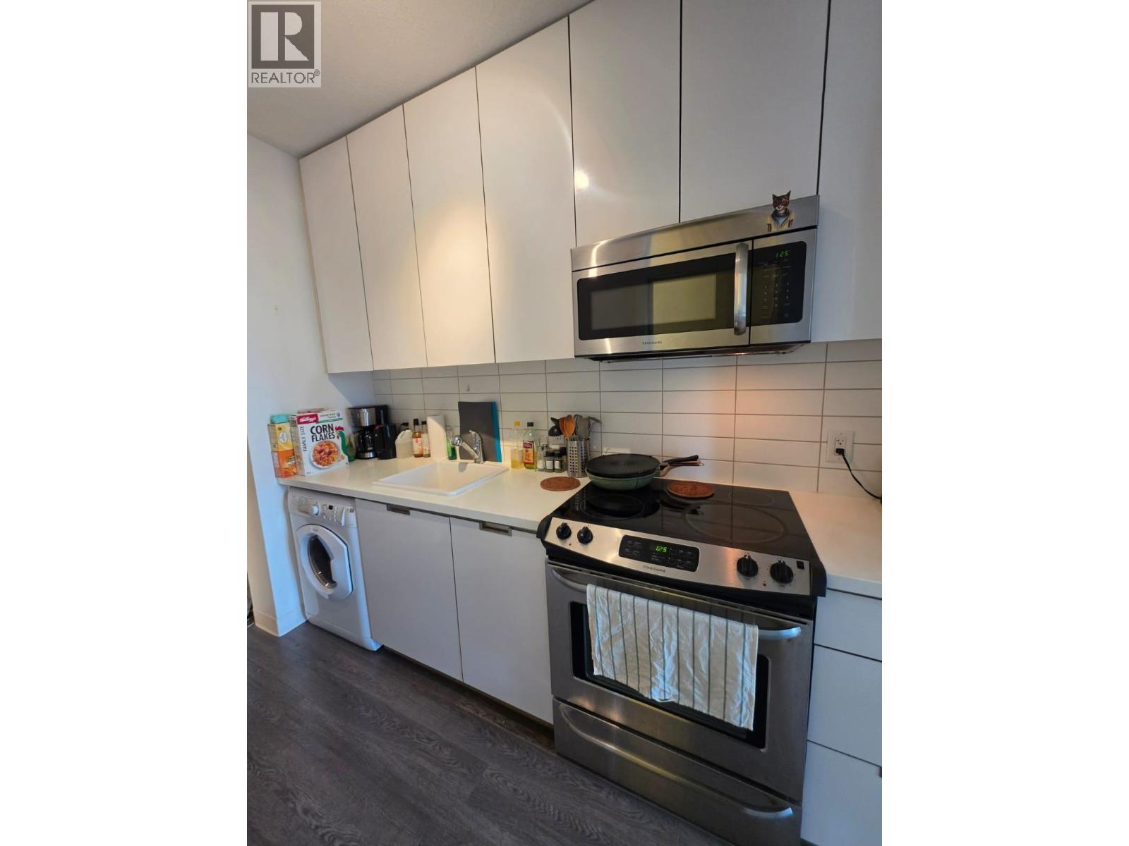 404 138 E Hastings Street Property Photo 13