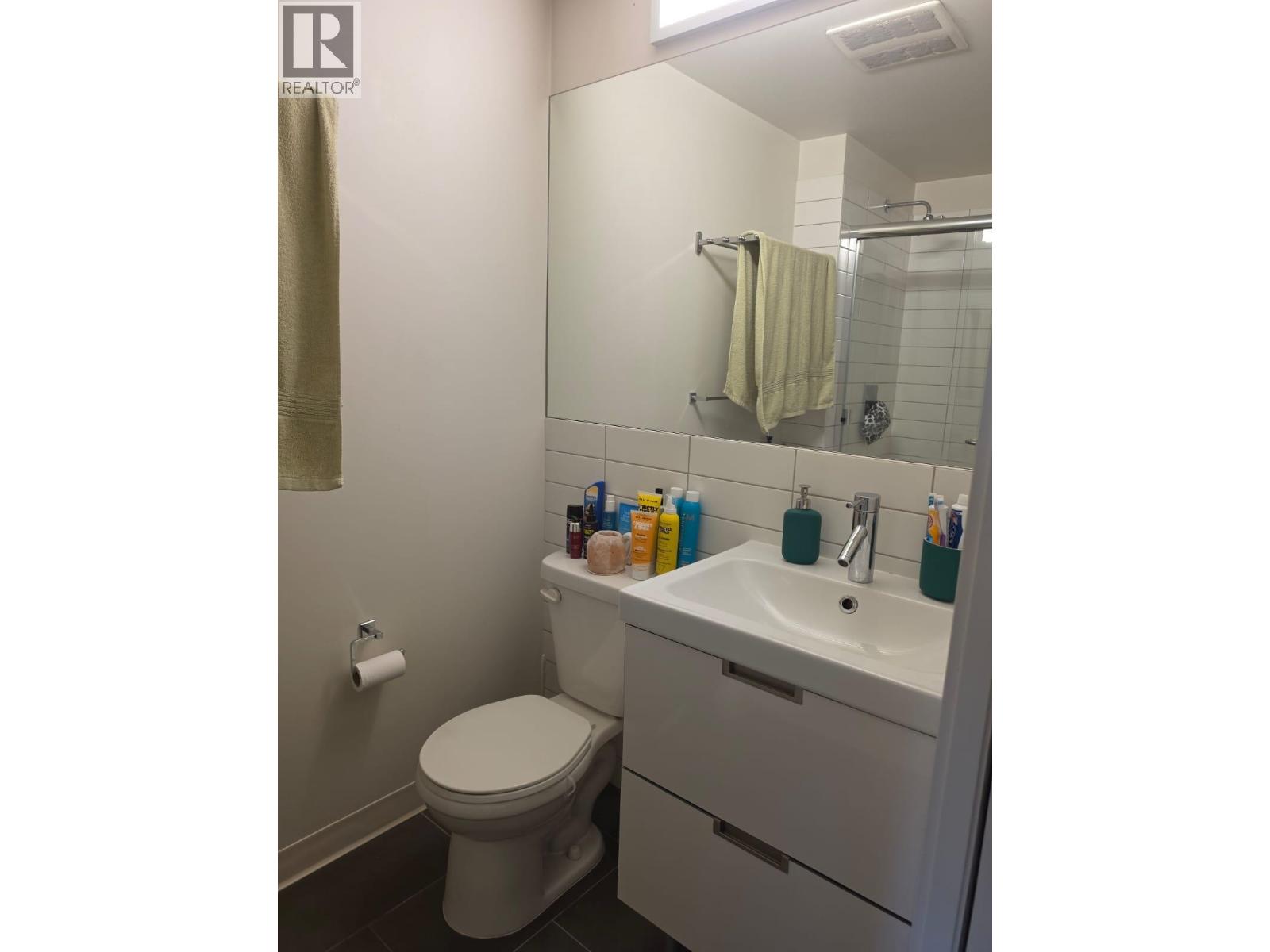 404 138 E Hastings Street Property Photo 26