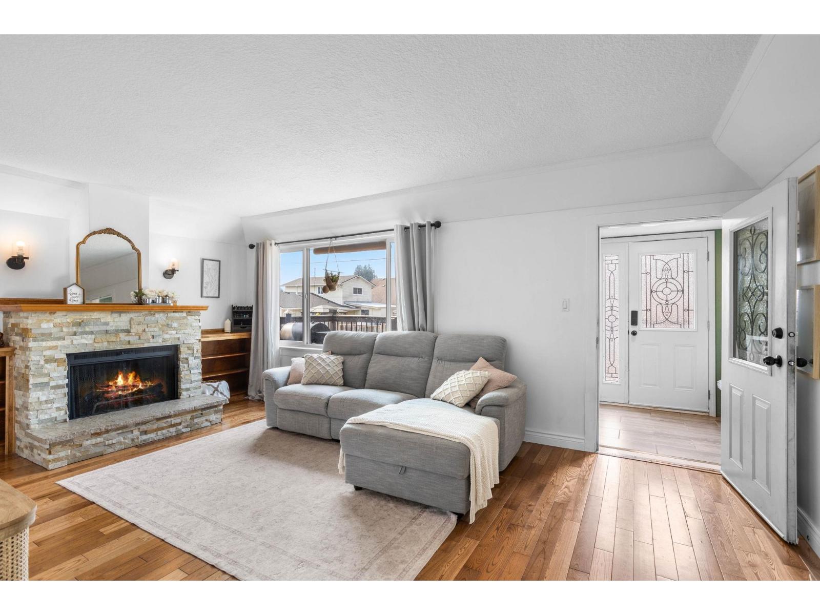 46307 Riverside Drive Property Photo 6