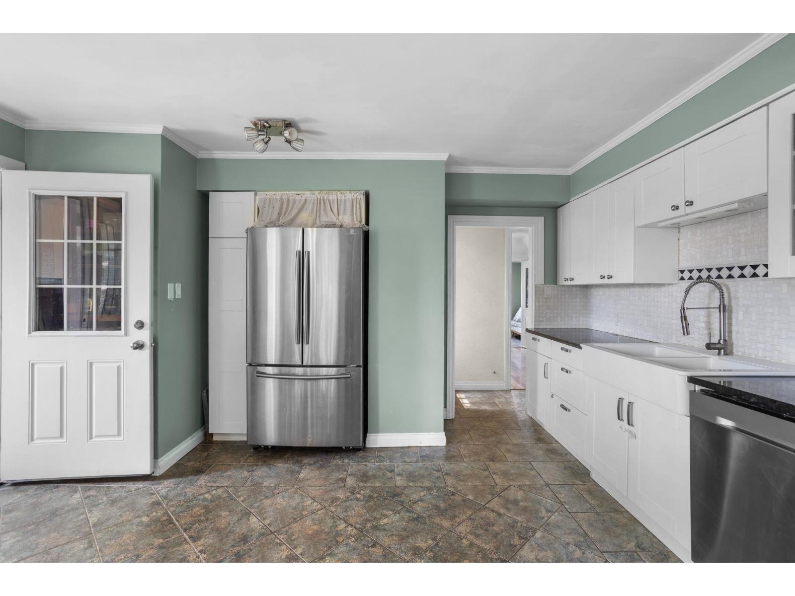 46307 Riverside Drive Property Photo 9