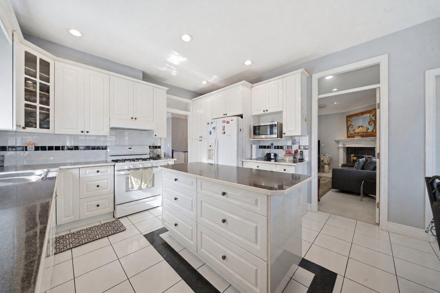 6938 127a Street Property Photo 10