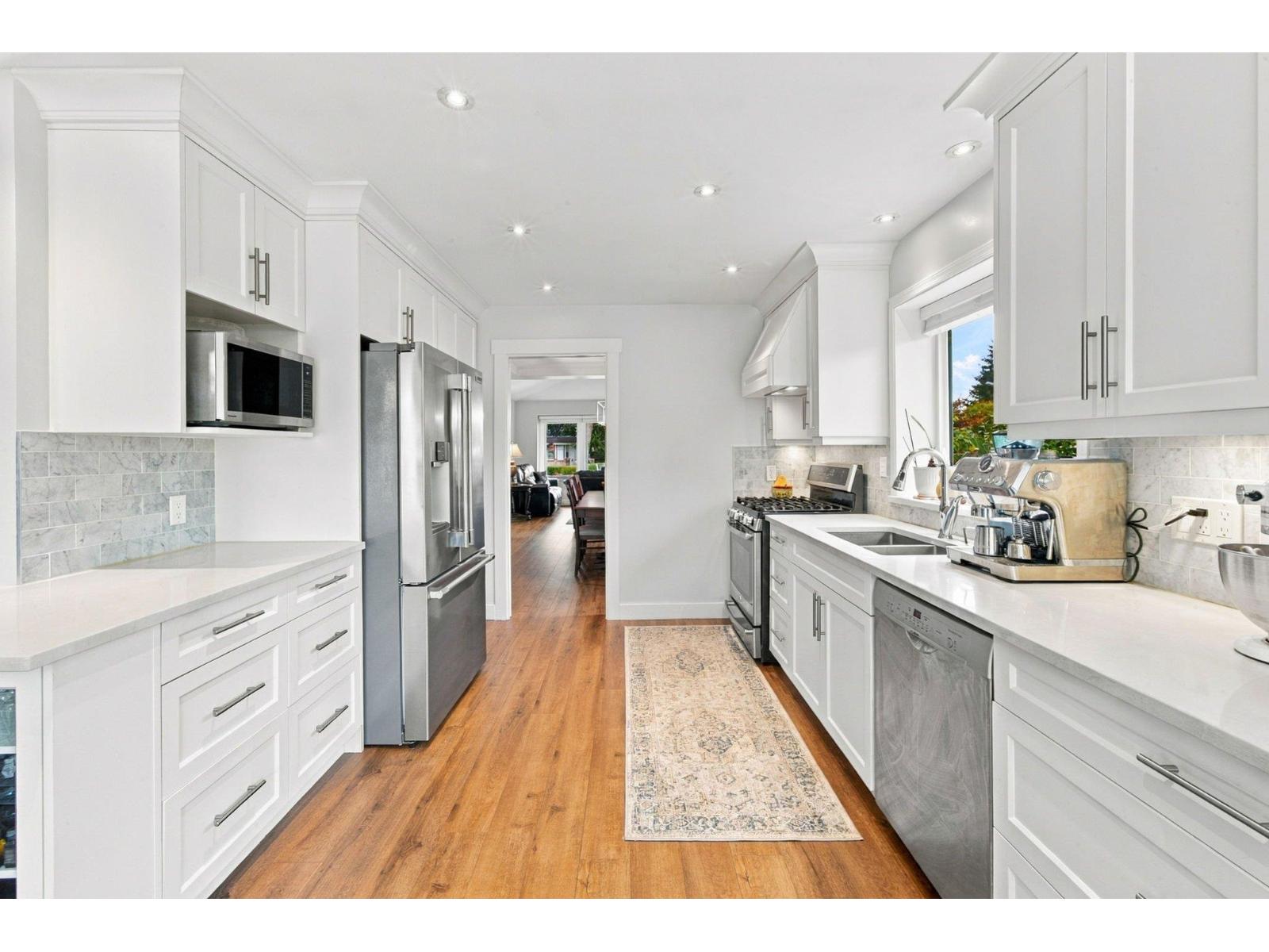 18707 60a Avenue Property Photo 5