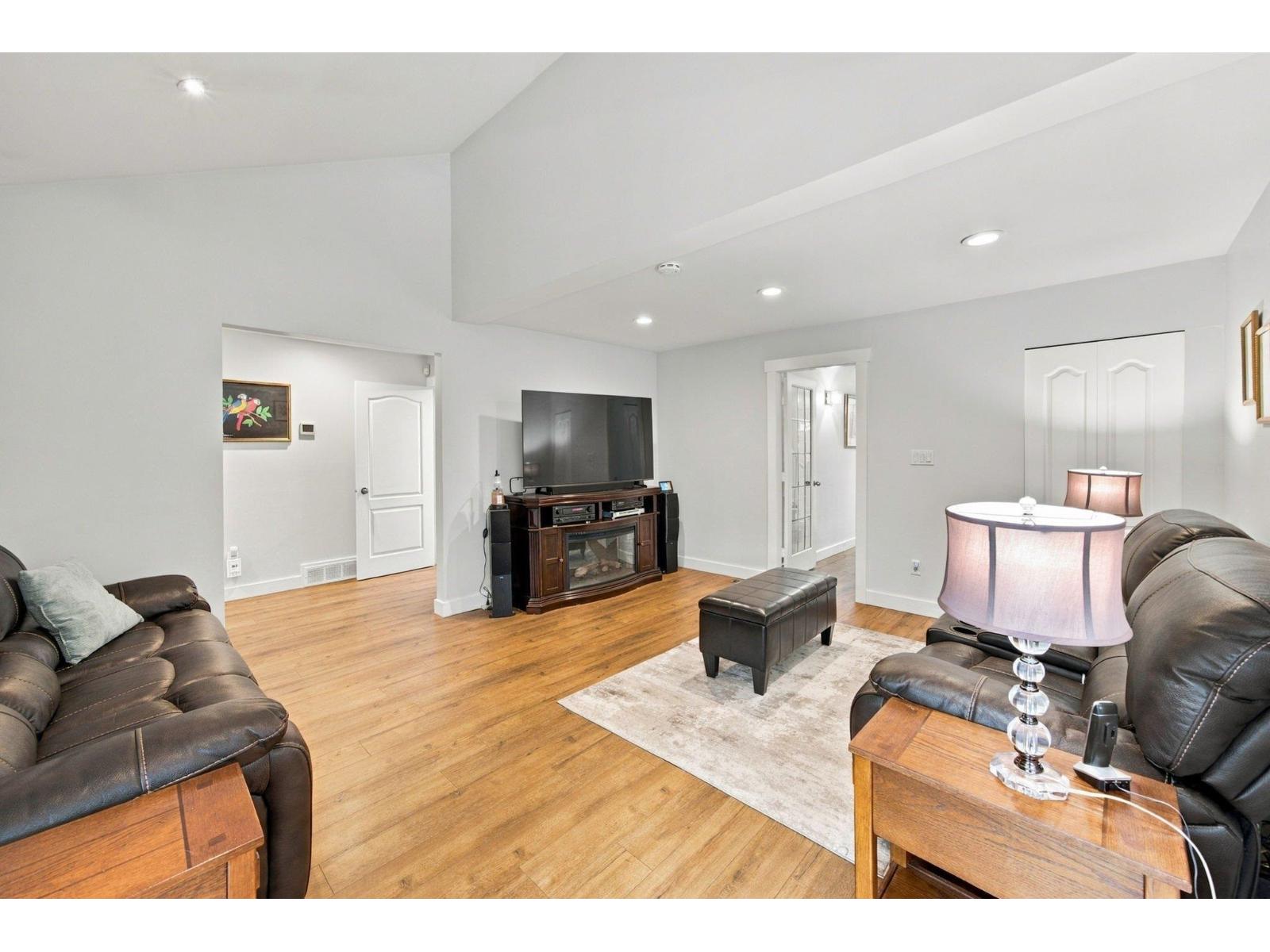 18707 60a Avenue Property Photo 15