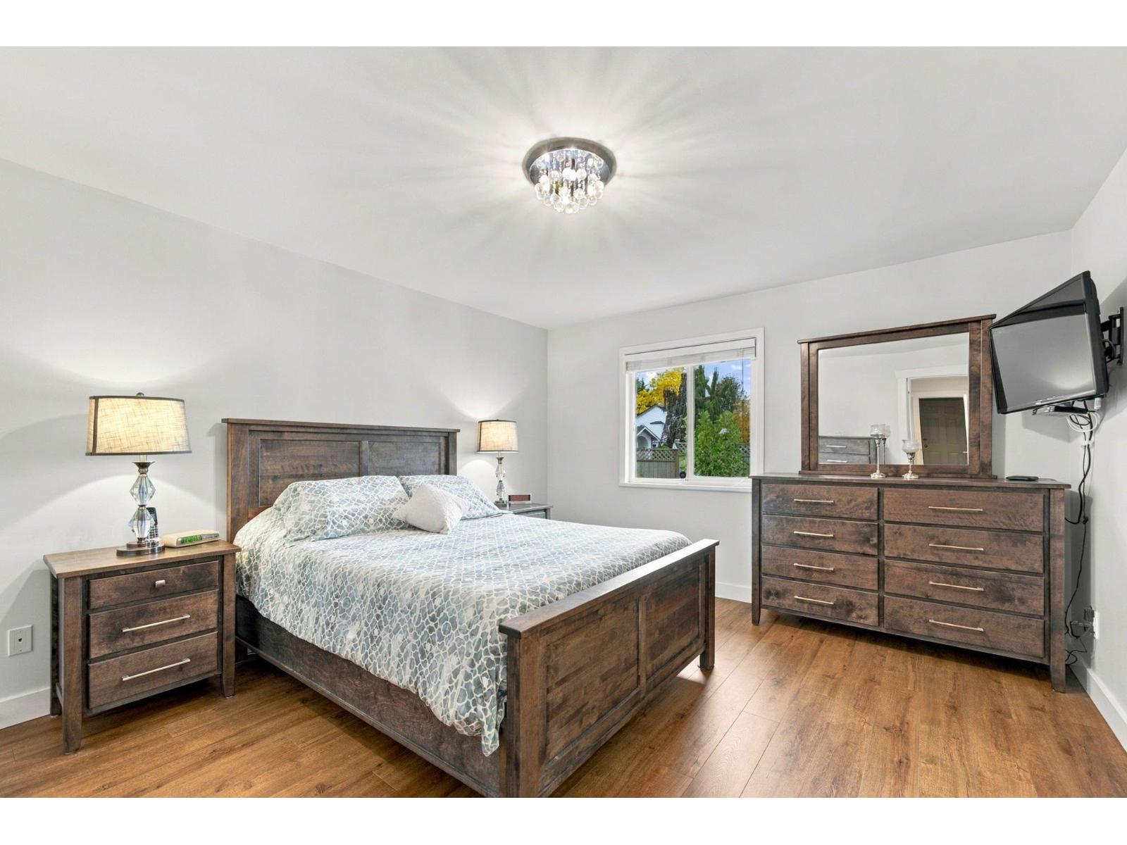 18707 60a Avenue Property Photo 18