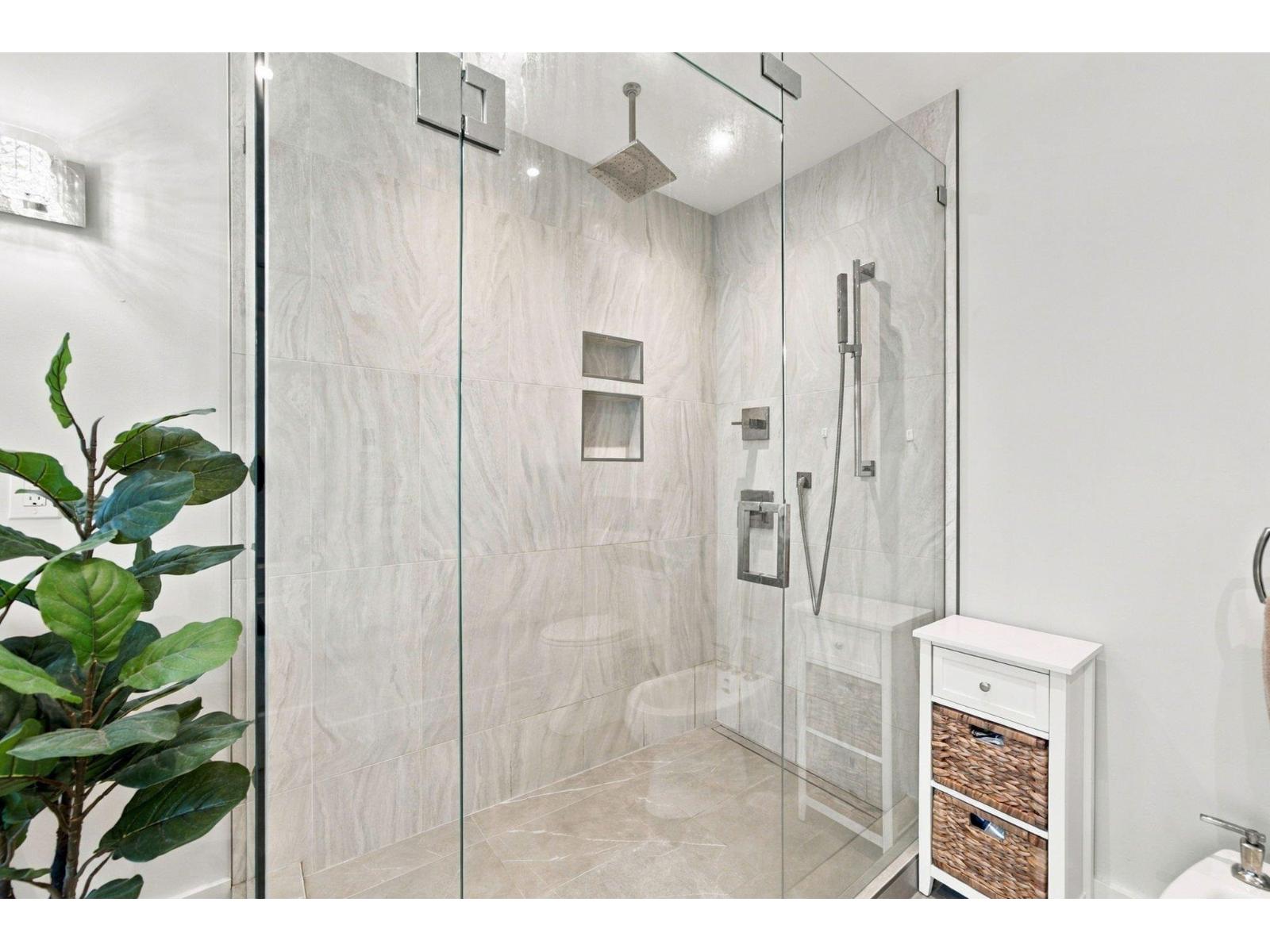 18707 60a Avenue Property Photo 22