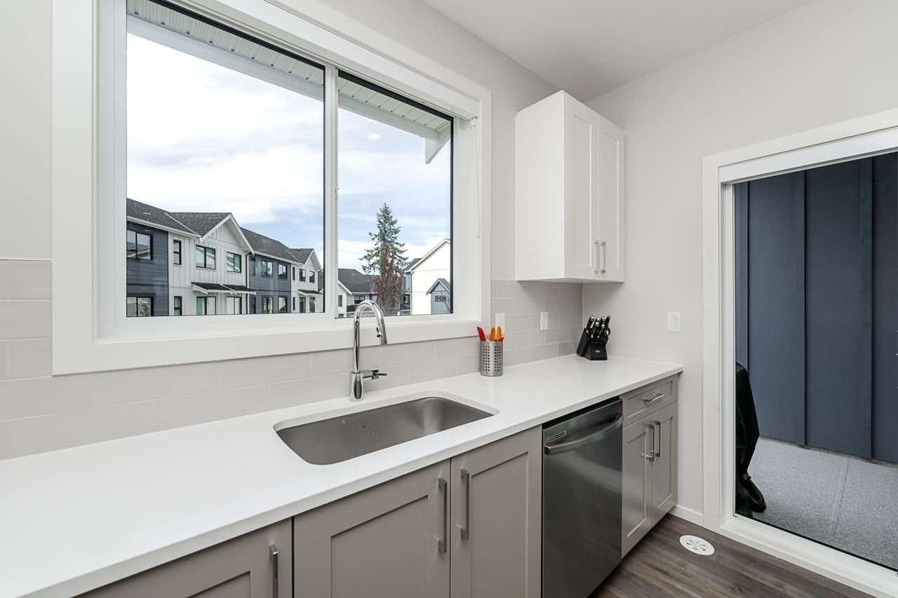 101 1833 165a Avenue Property Photo 10
