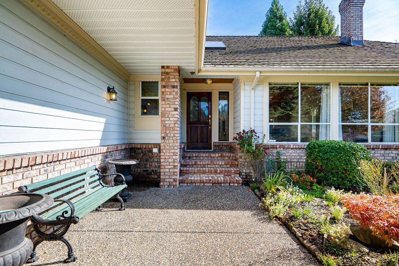 5464 185 Street Property Photo 3