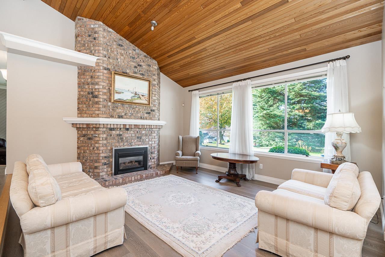 5464 185 Street Property Photo 5