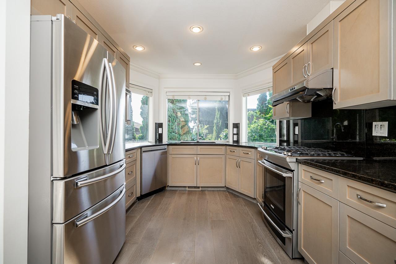 5464 185 Street Property Photo 12