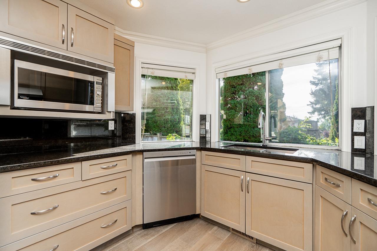 5464 185 Street Property Photo 13
