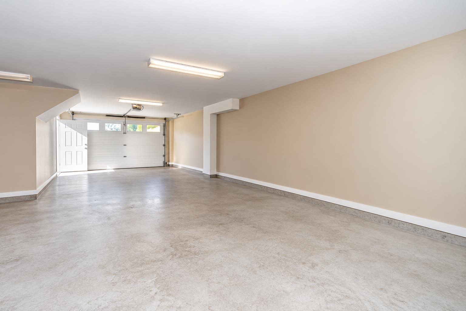 5464 185 Street Property Photo 30