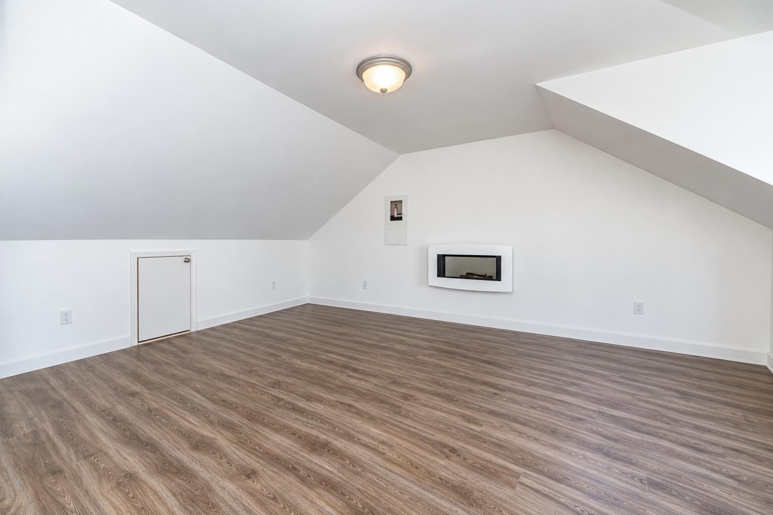 5464 185 Street Property Photo 32