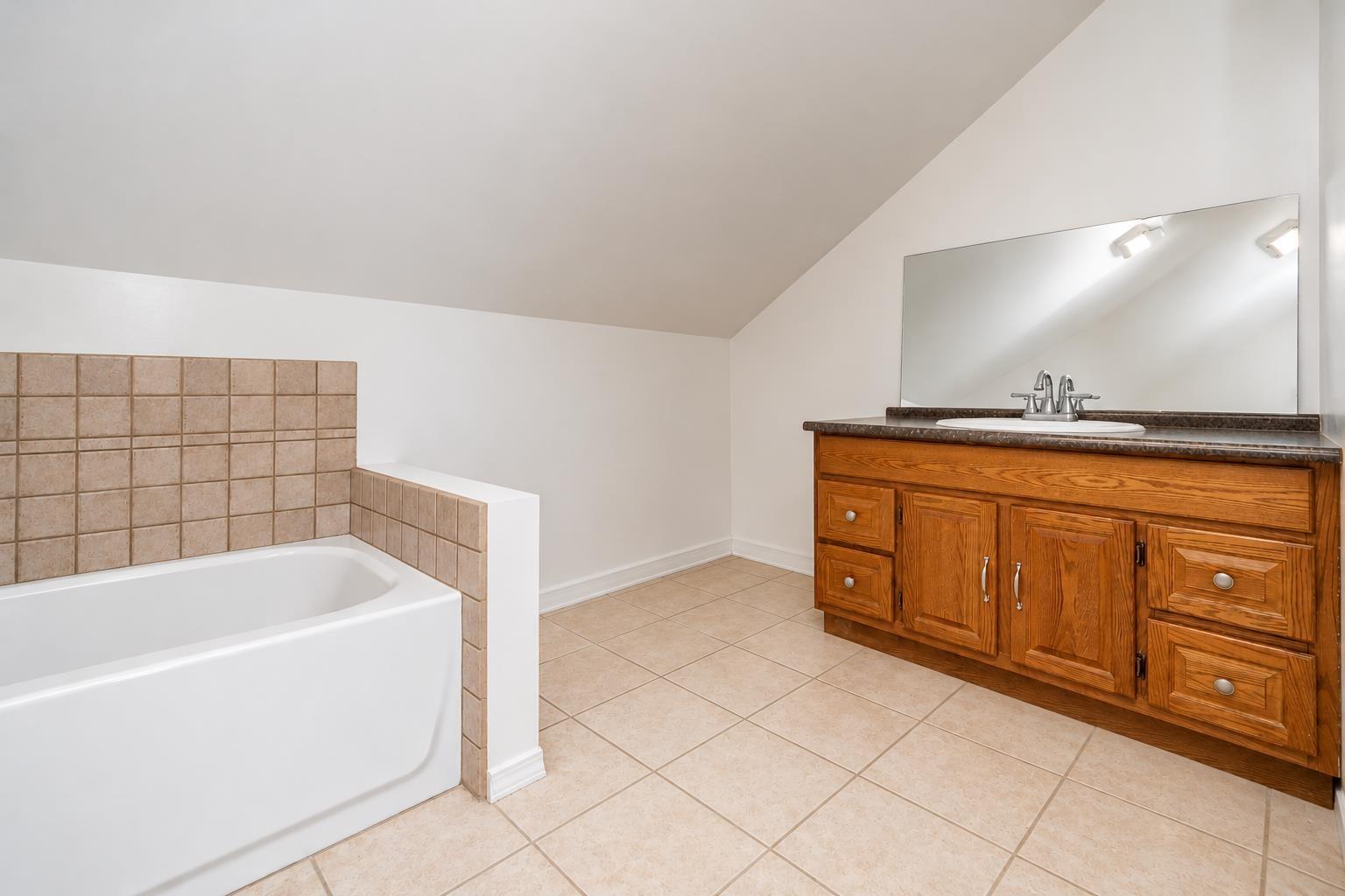 5464 185 Street Property Photo 35