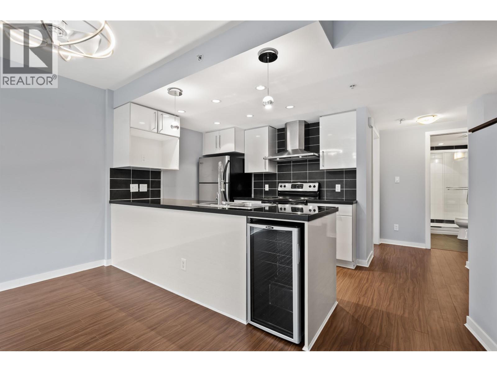 221 188 Keefer Place Property Photo 3