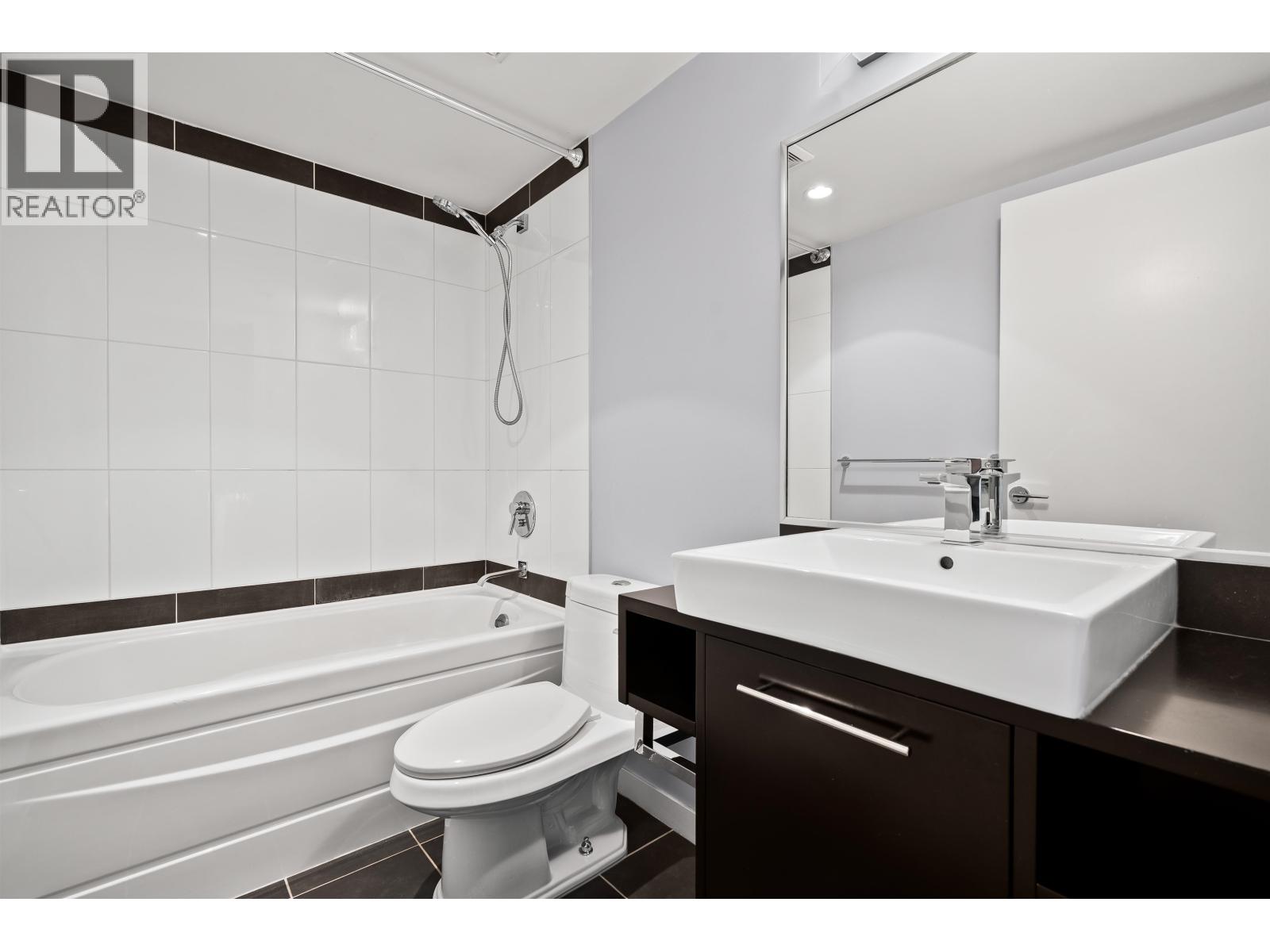 221 188 Keefer Place Property Photo 13