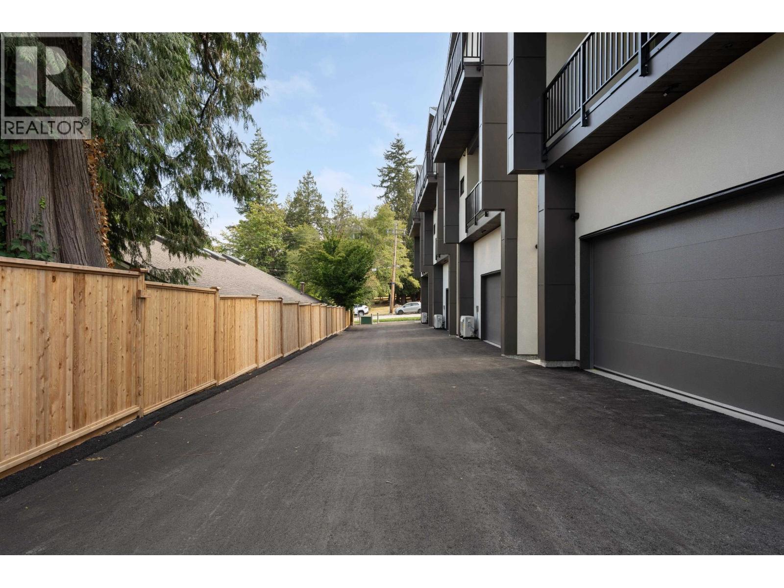 1 8483 16 Avenue Property Photo 4