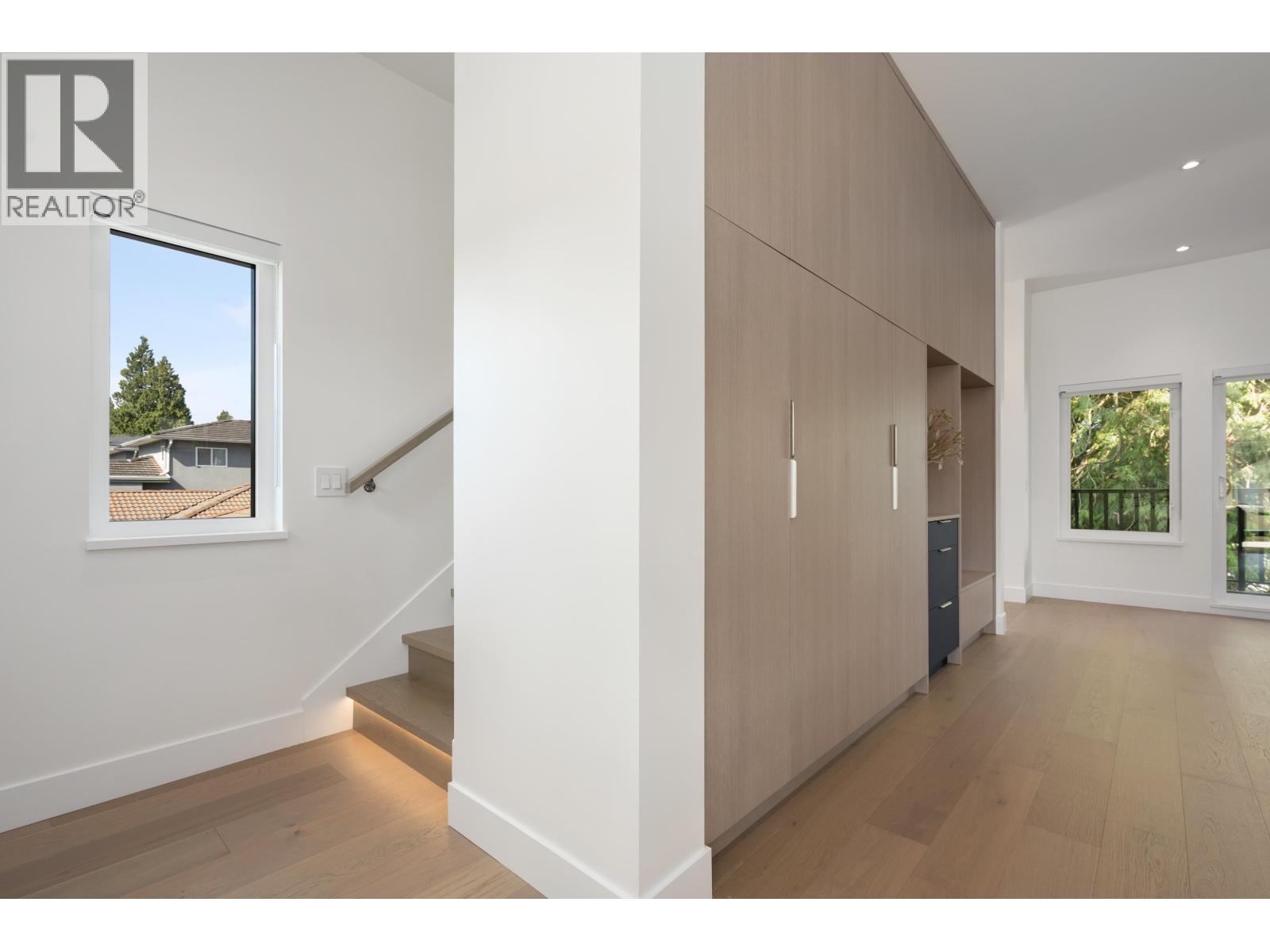 1 8483 16 Avenue Property Photo 17