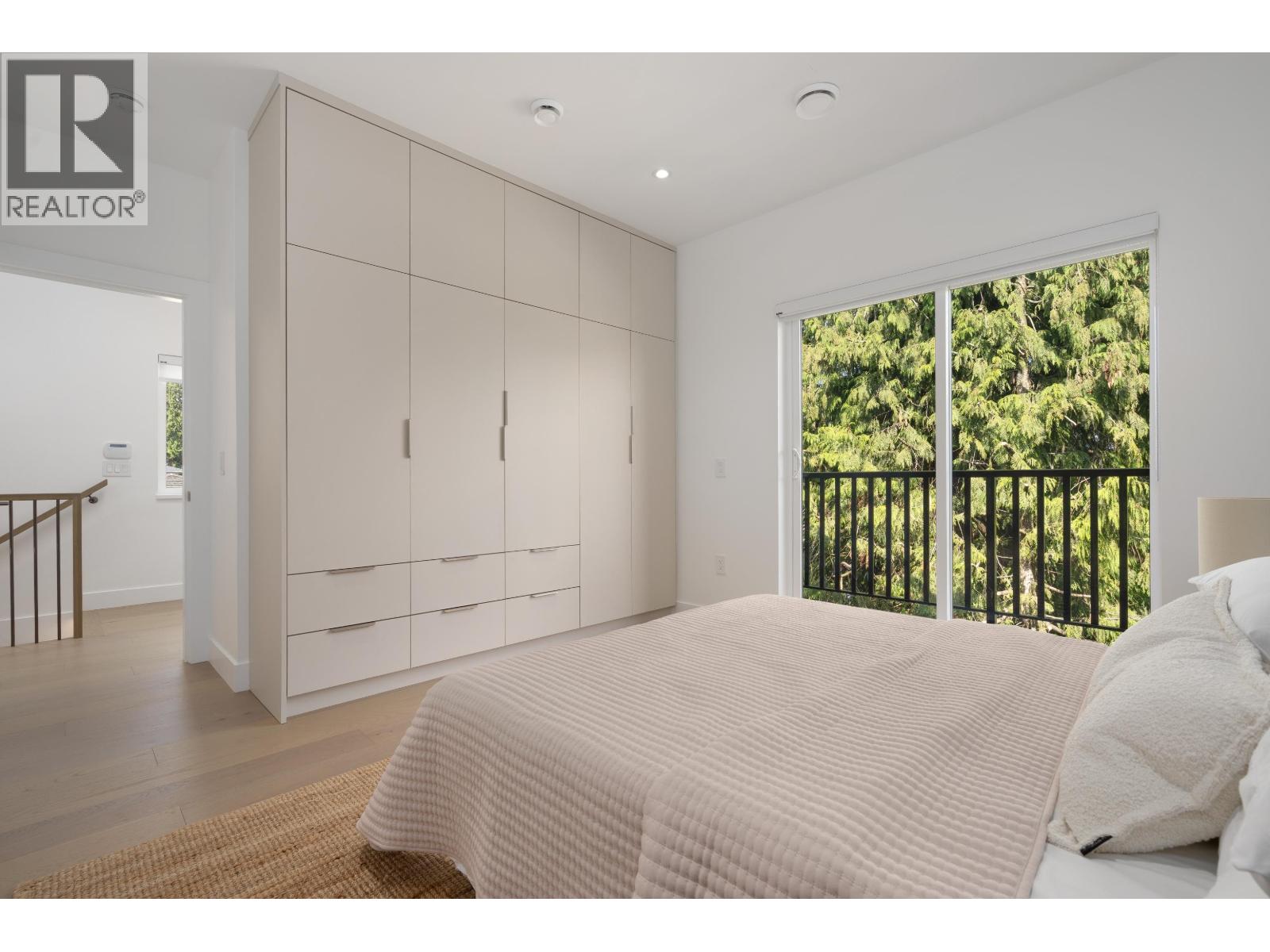 1 8483 16 Avenue Property Photo 23