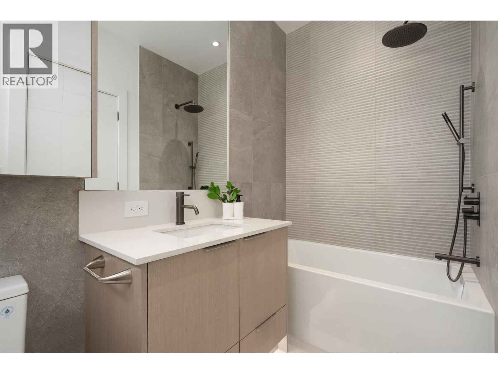 1 8483 16 Avenue Property Photo 27