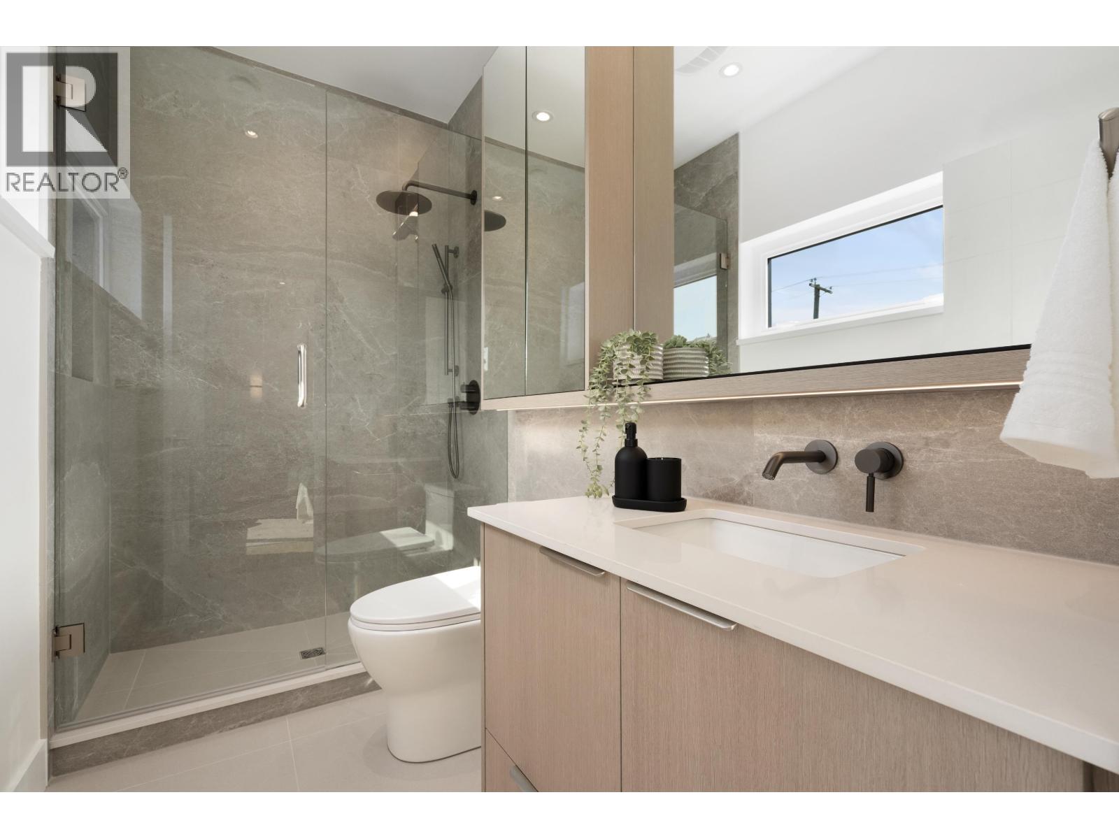 1 8483 16 Avenue Property Photo 32