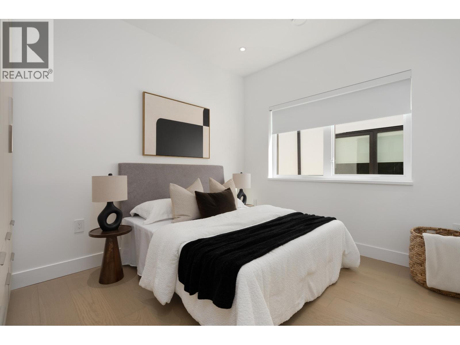 1 8483 16 Avenue Property Photo 34