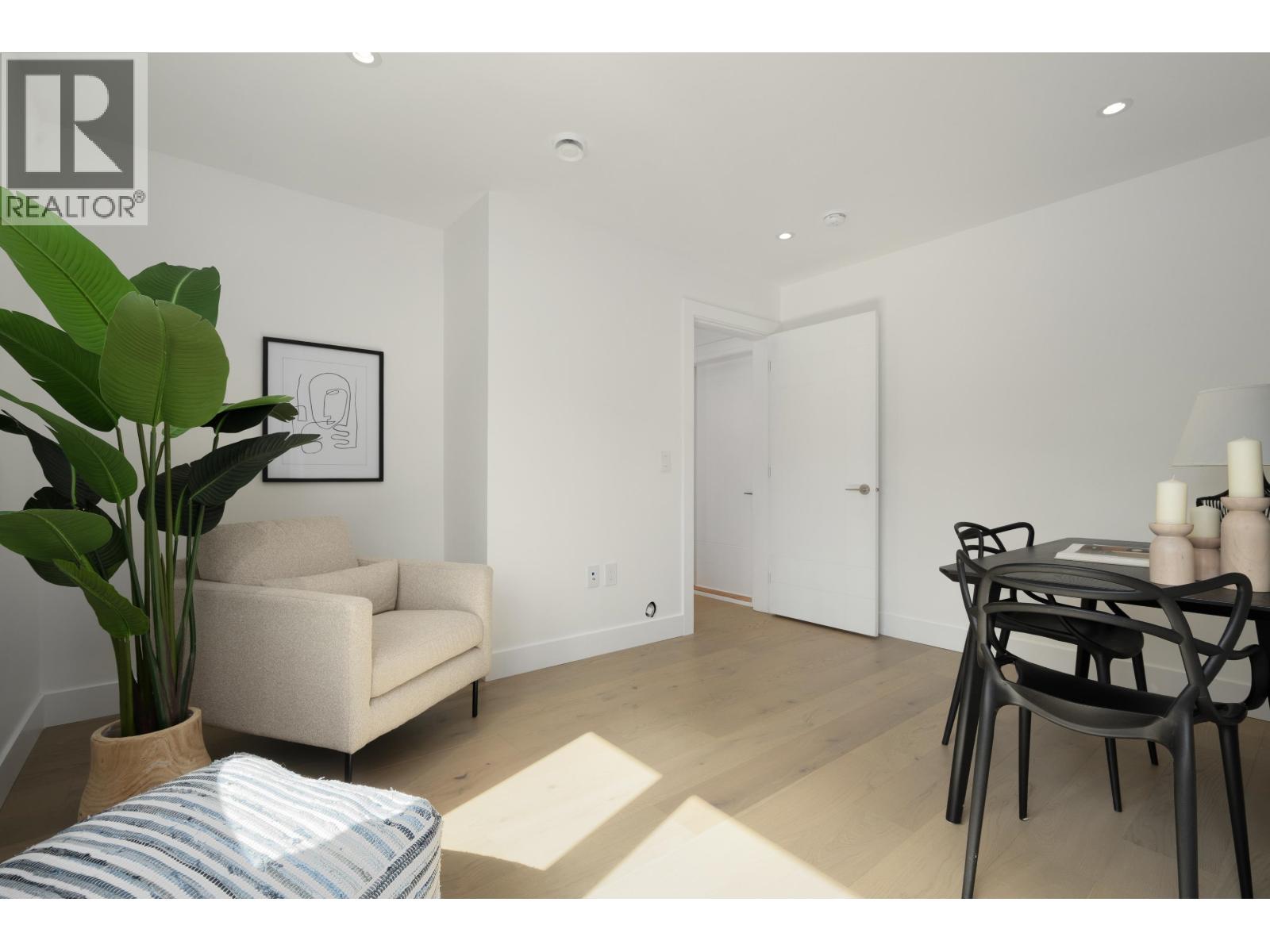 1 8483 16 Avenue Property Photo 38