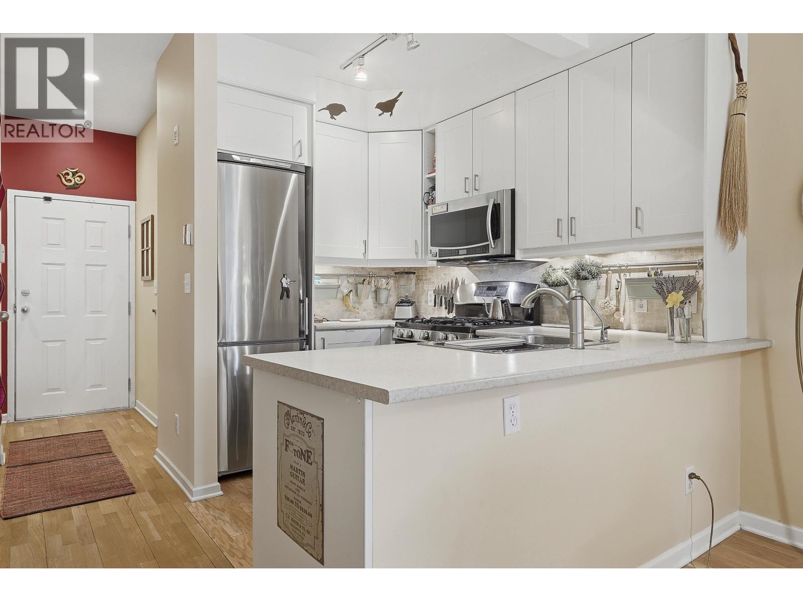 123 3440 W Broadway Property Photo 4