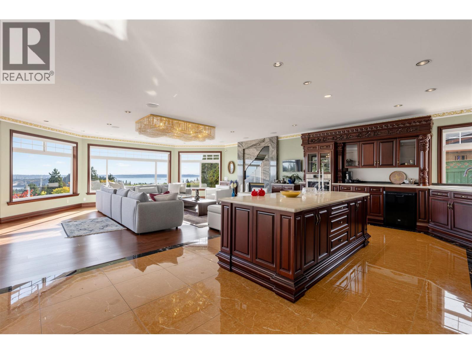 690 Fairmile Road Property Photo 12