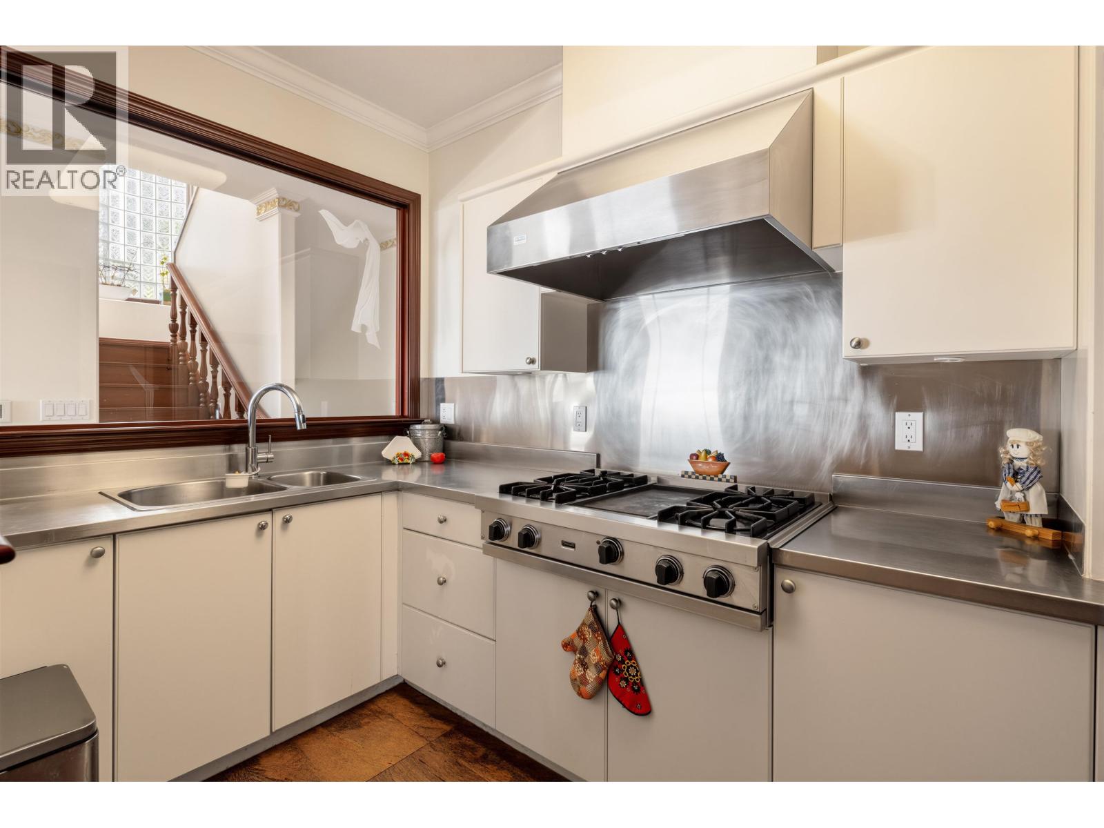 690 Fairmile Road Property Photo 13