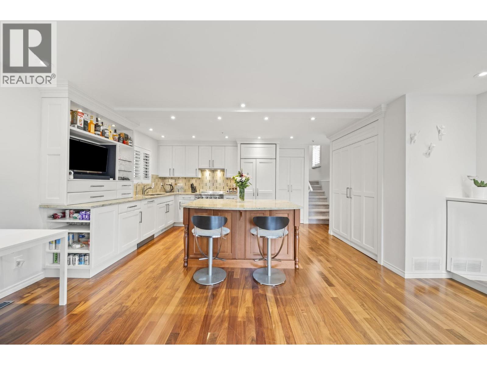 2408 Se Marine Drive Property Photo 2