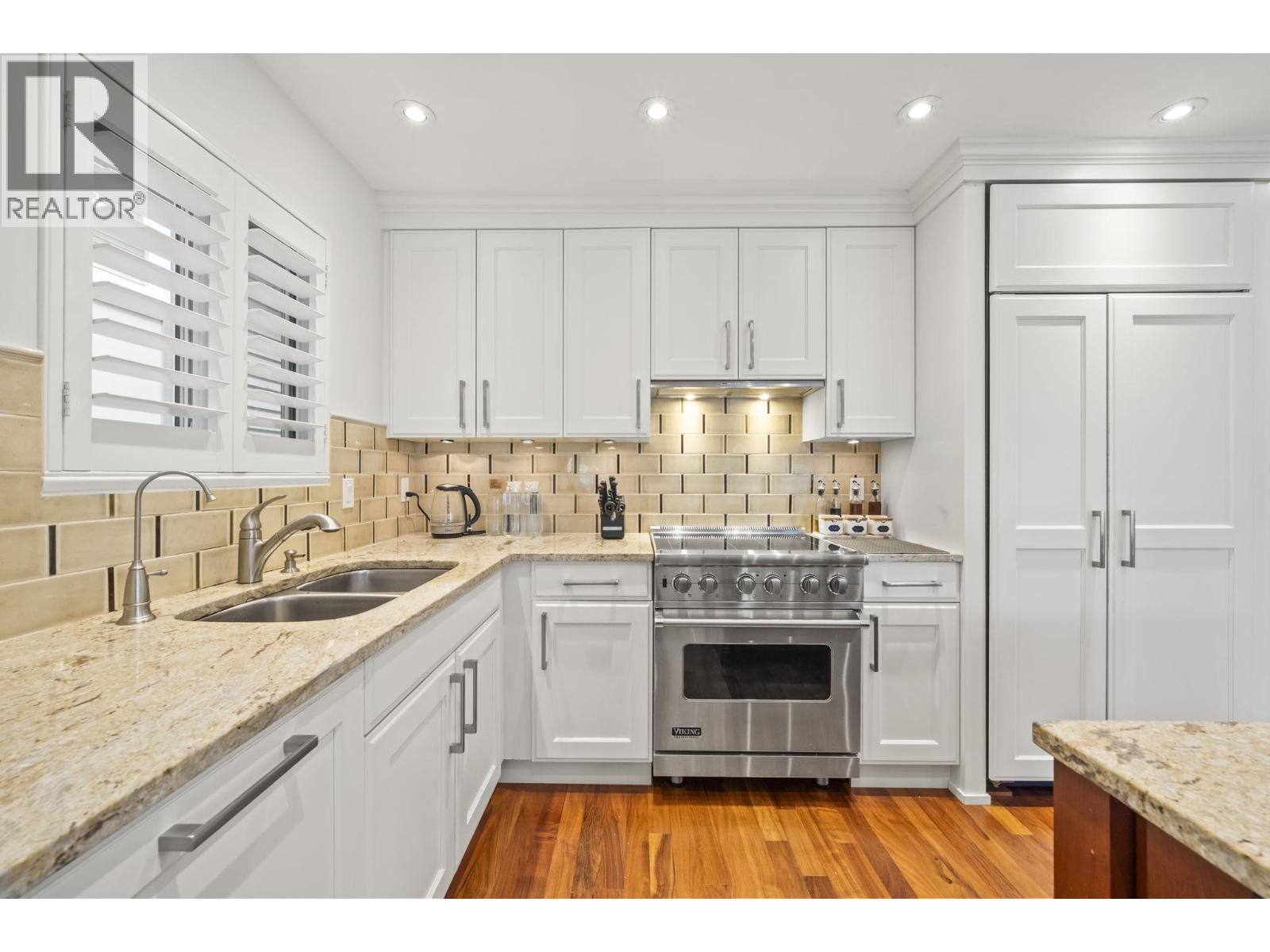 2408 Se Marine Drive Property Photo 5