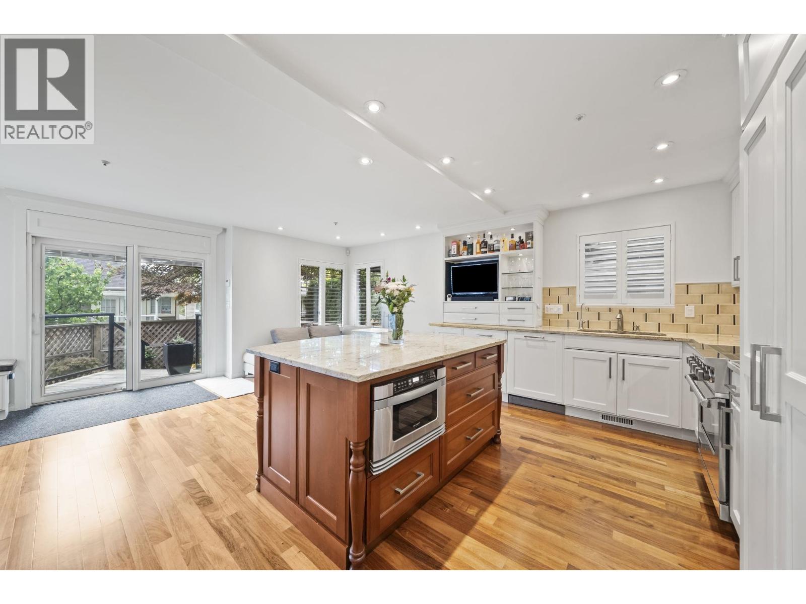 2408 Se Marine Drive Property Photo 6