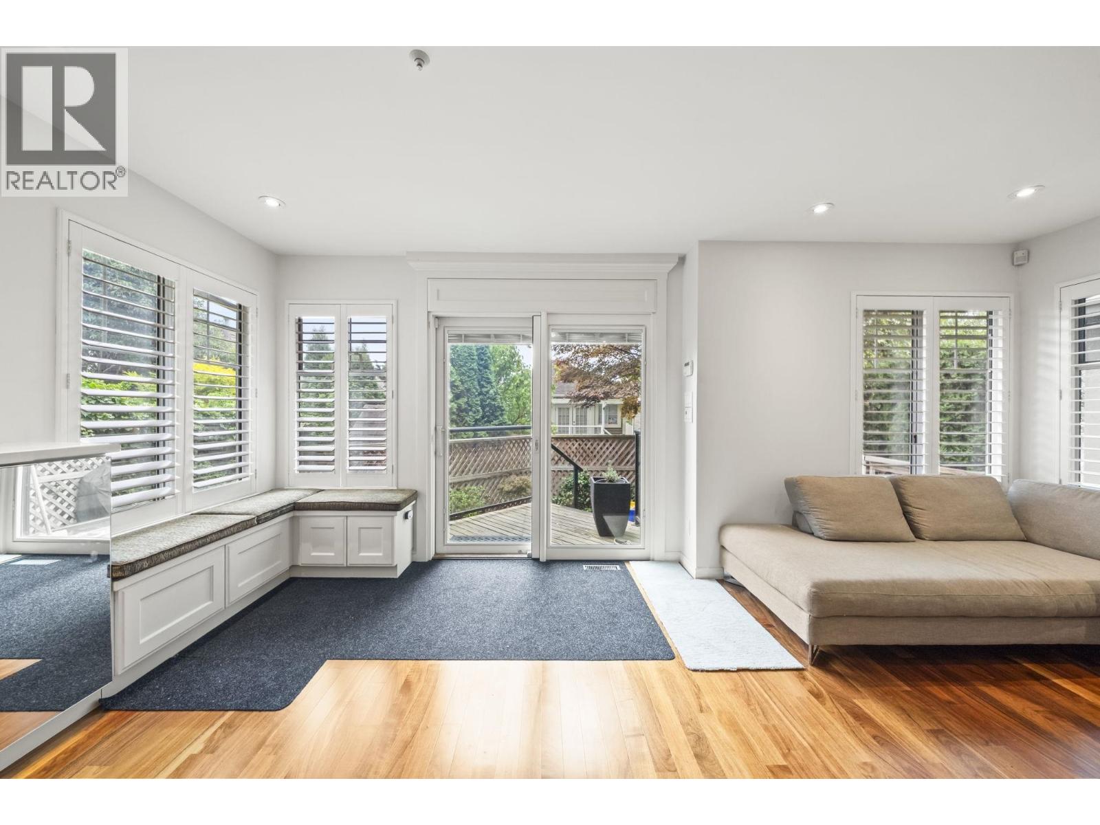 2408 Se Marine Drive Property Photo 8