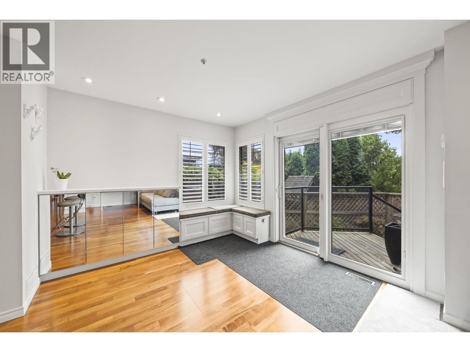 2408 Se Marine Drive Property Photo 10