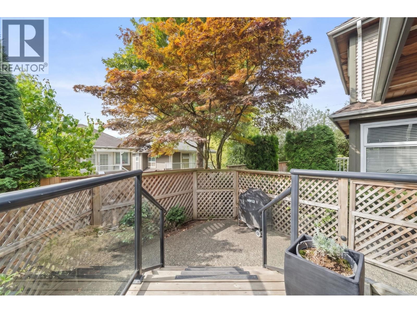 2408 Se Marine Drive Property Photo 11