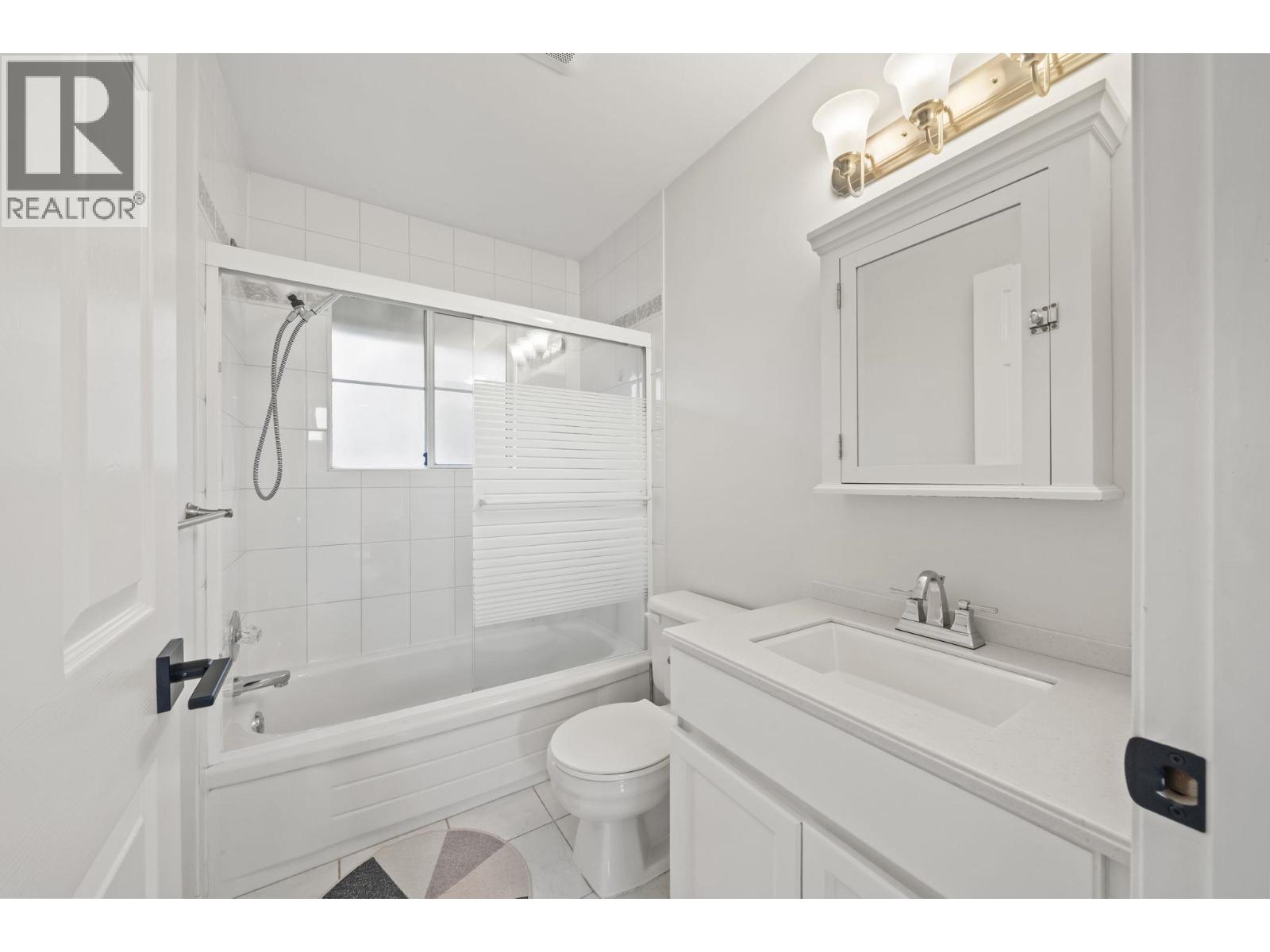 2408 Se Marine Drive Property Photo 15