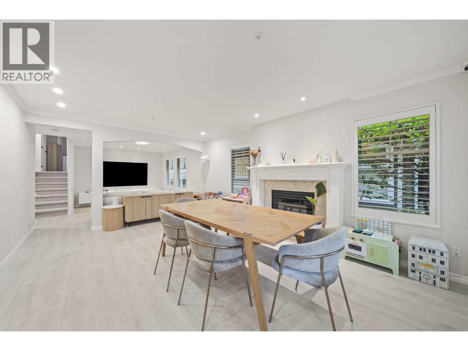 2408 Se Marine Drive Property Photo 16