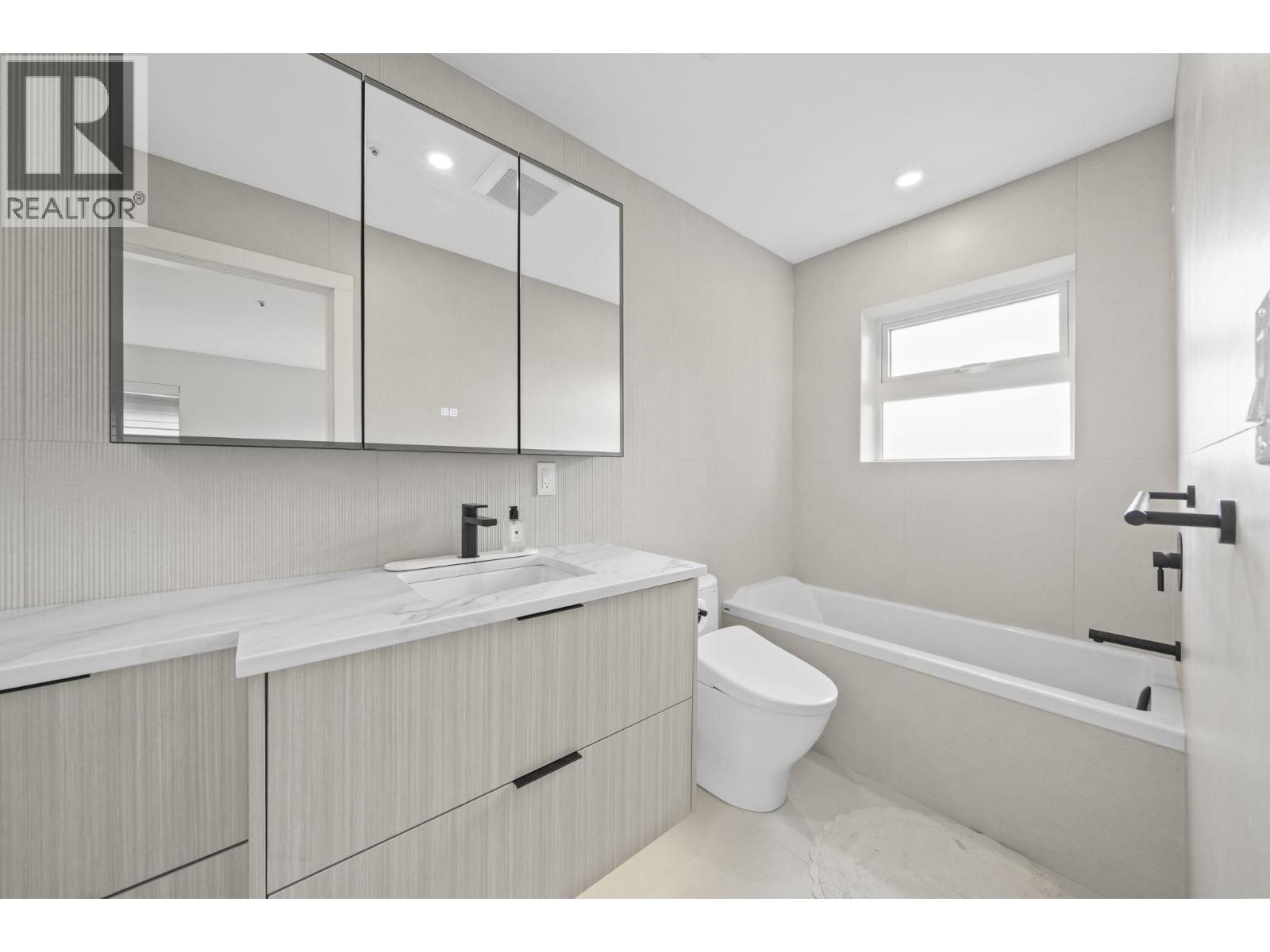 2408 Se Marine Drive Property Photo 29