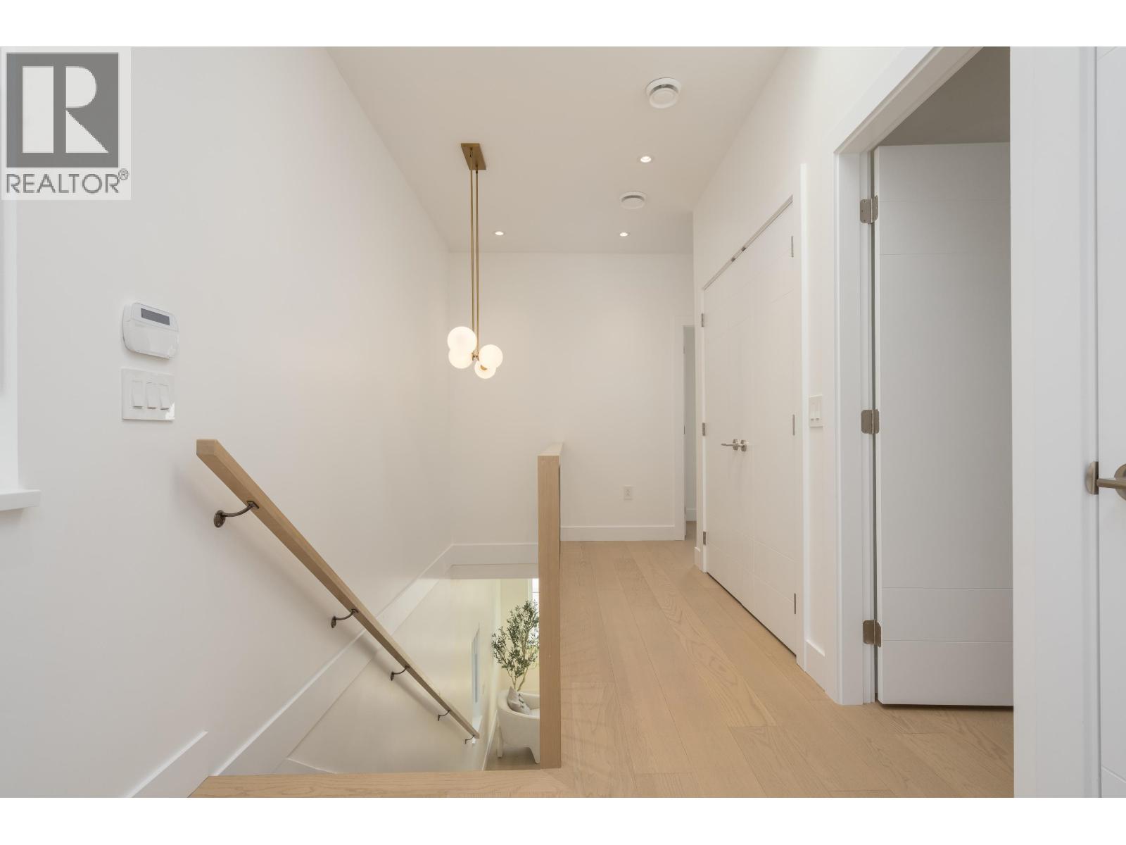 2 8483 16 Avenue Property Photo 23