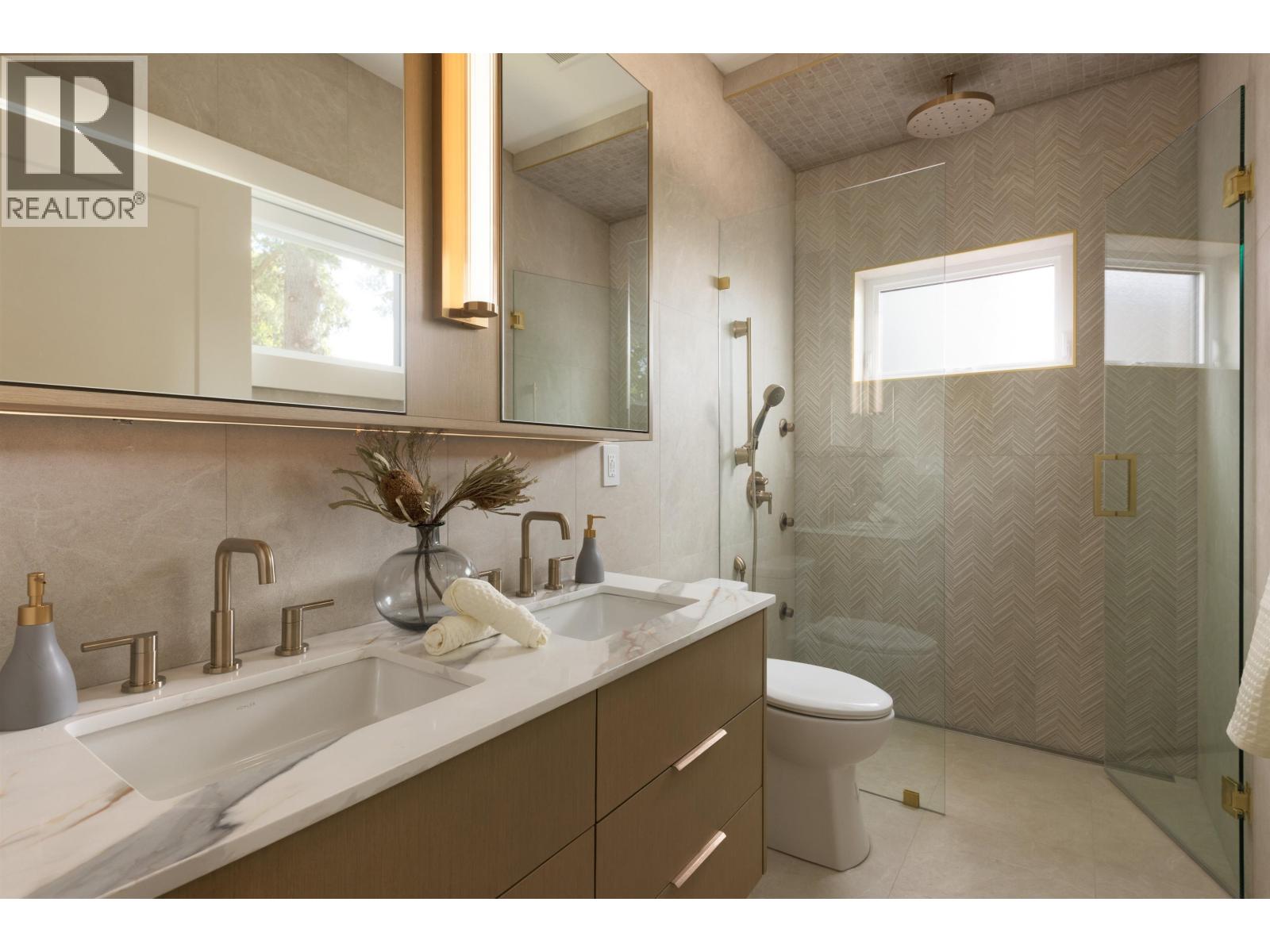 1 258 E 19 Avenue Property Photo 27