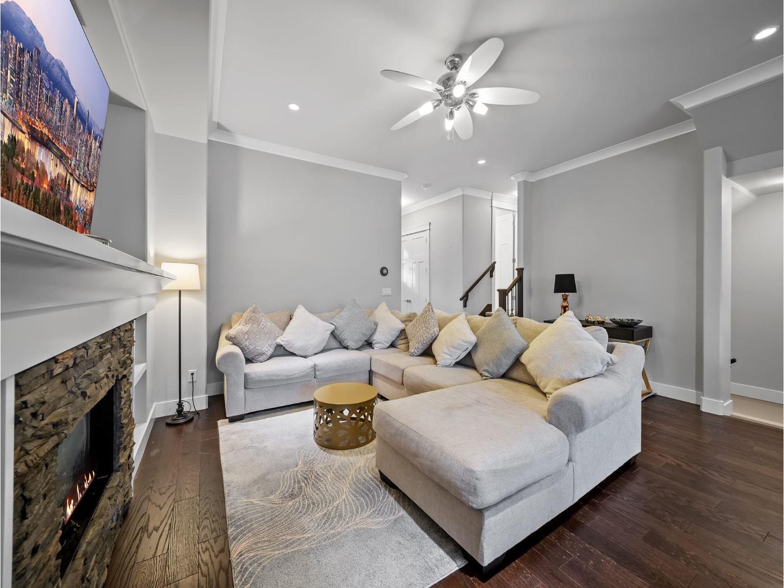 2830 160 Street Property Photo 5