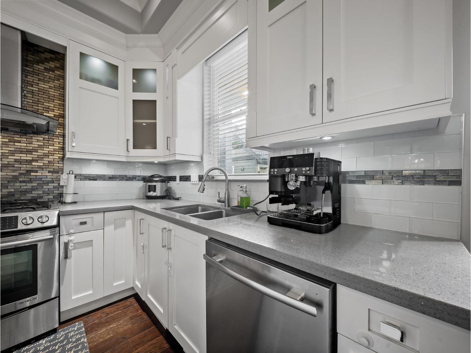 2830 160 Street Property Photo 9