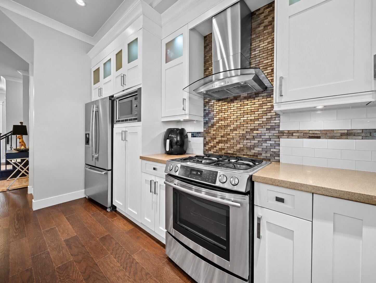2830 160 Street Property Photo 10